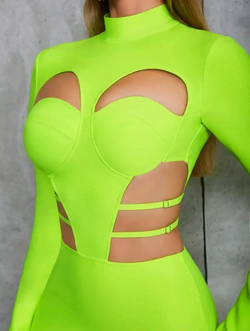 Vestido ajustado verde neón con aberturas - 3
