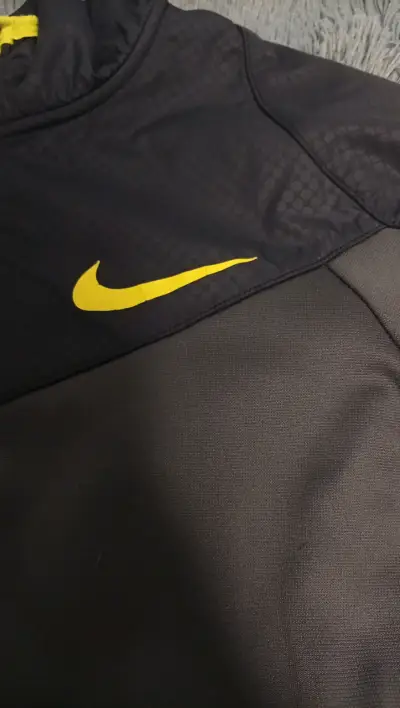 Chaqueta Nike Therma-Fit Negra y Amarilla - miniatura 2