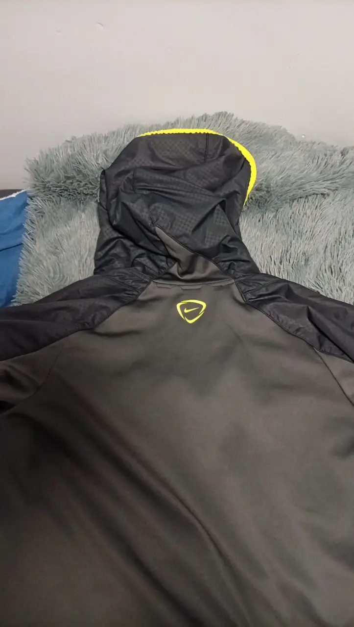 Chaqueta Nike Therma-Fit Negra y Amarilla - 6