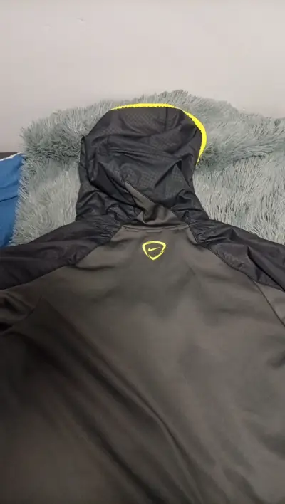 Chaqueta Nike Therma-Fit Negra y Amarilla - miniatura 6