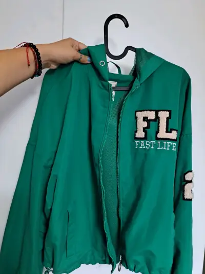 Chaqueta tipo cortaviendo verde - miniatura 2