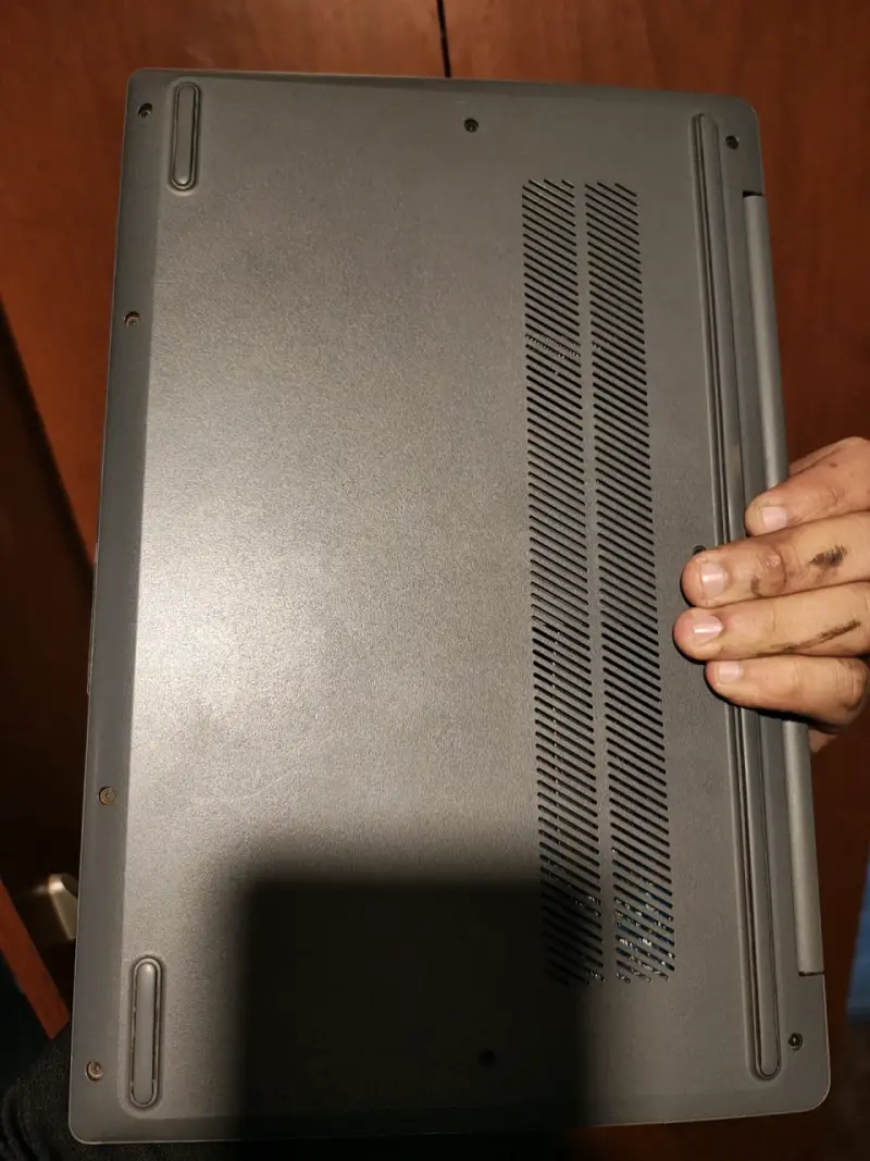 Laptop Lenovo con pantalla de 14 pulgadas - 3