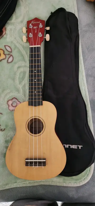 Ukulele acústico Sonnet con funda - miniatura 1
