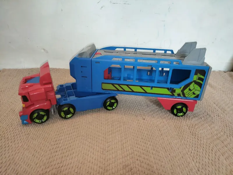 Figura de acción transformable Optimus Prime con remolque - 3