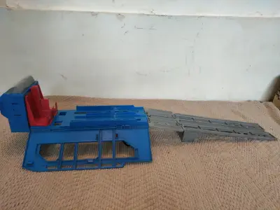 Figura de acción transformable Optimus Prime con remolque - miniatura 4