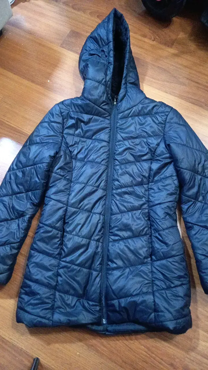 Chaqueta acolchada azul con capucha para niña - 1
