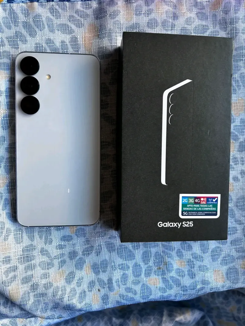 Smartphone Samsung Galaxy S25 con caja - 2
