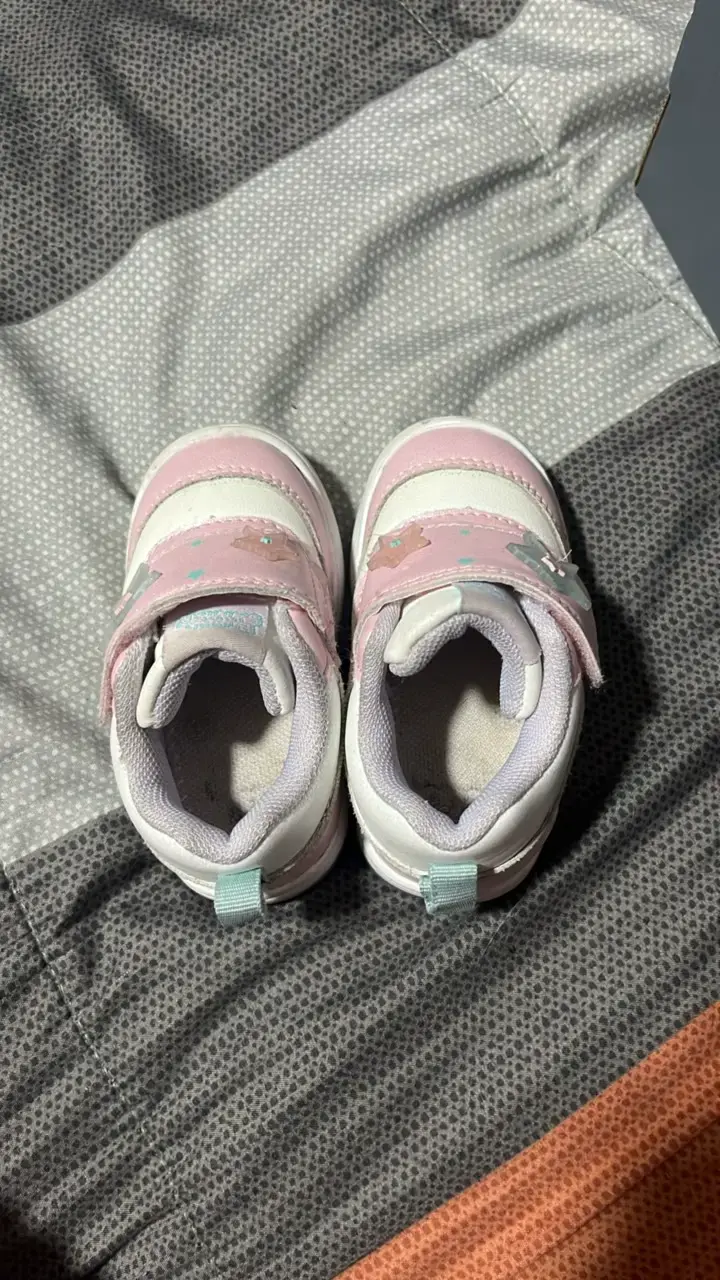 Zapatillas de bebé rosadas con luz - 3