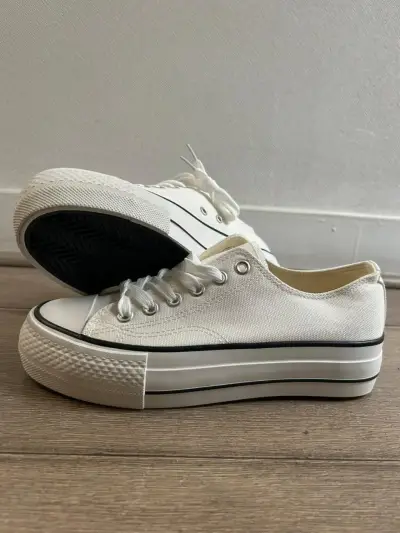 Zapatillas blancas de lona con plataforma - miniatura 1