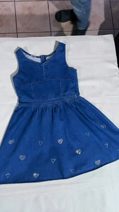 Vestido de mezclilla para niña con detalles brillantes - miniatura 1