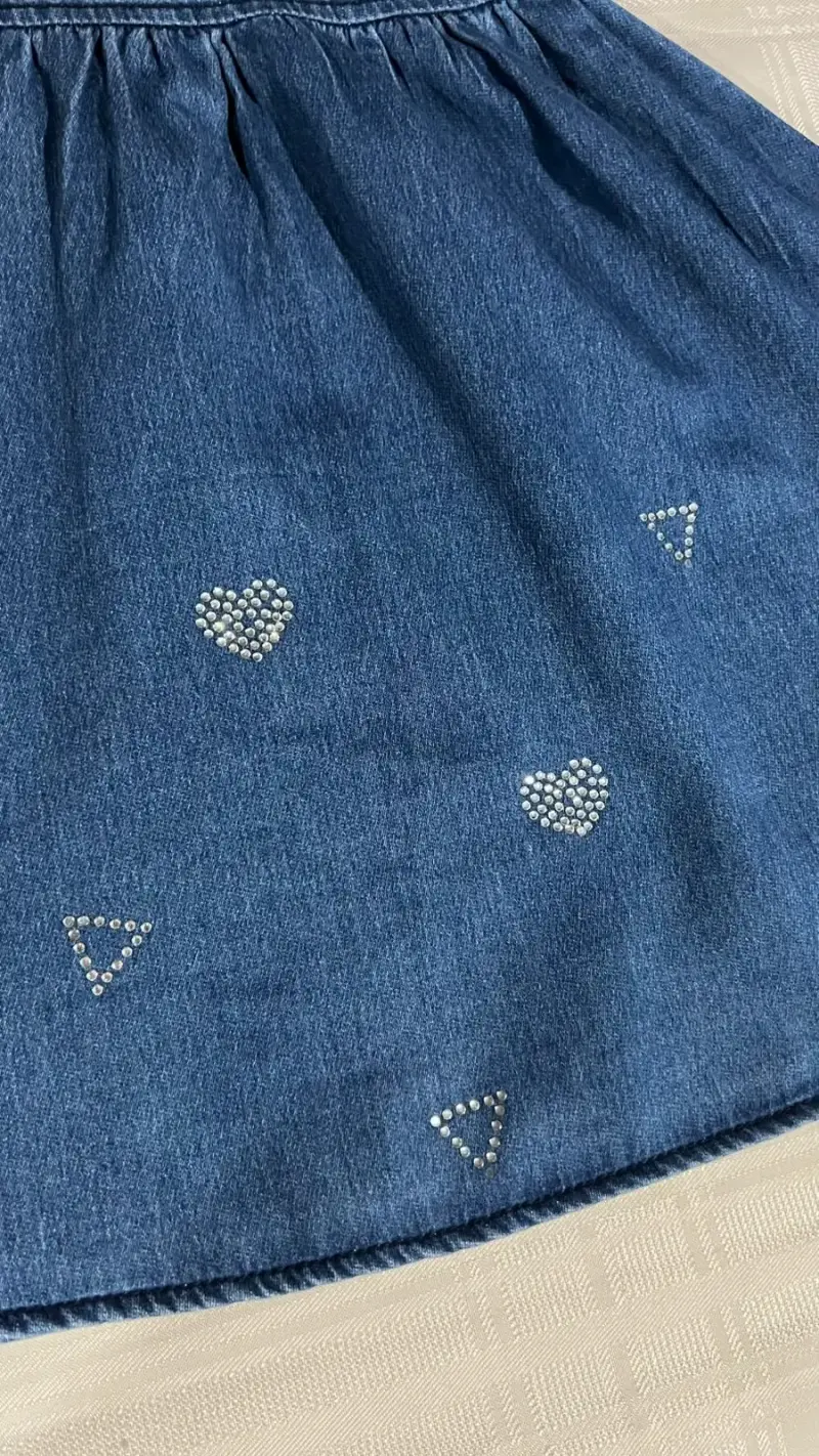 Vestido de mezclilla para niña con detalles brillantes - 2