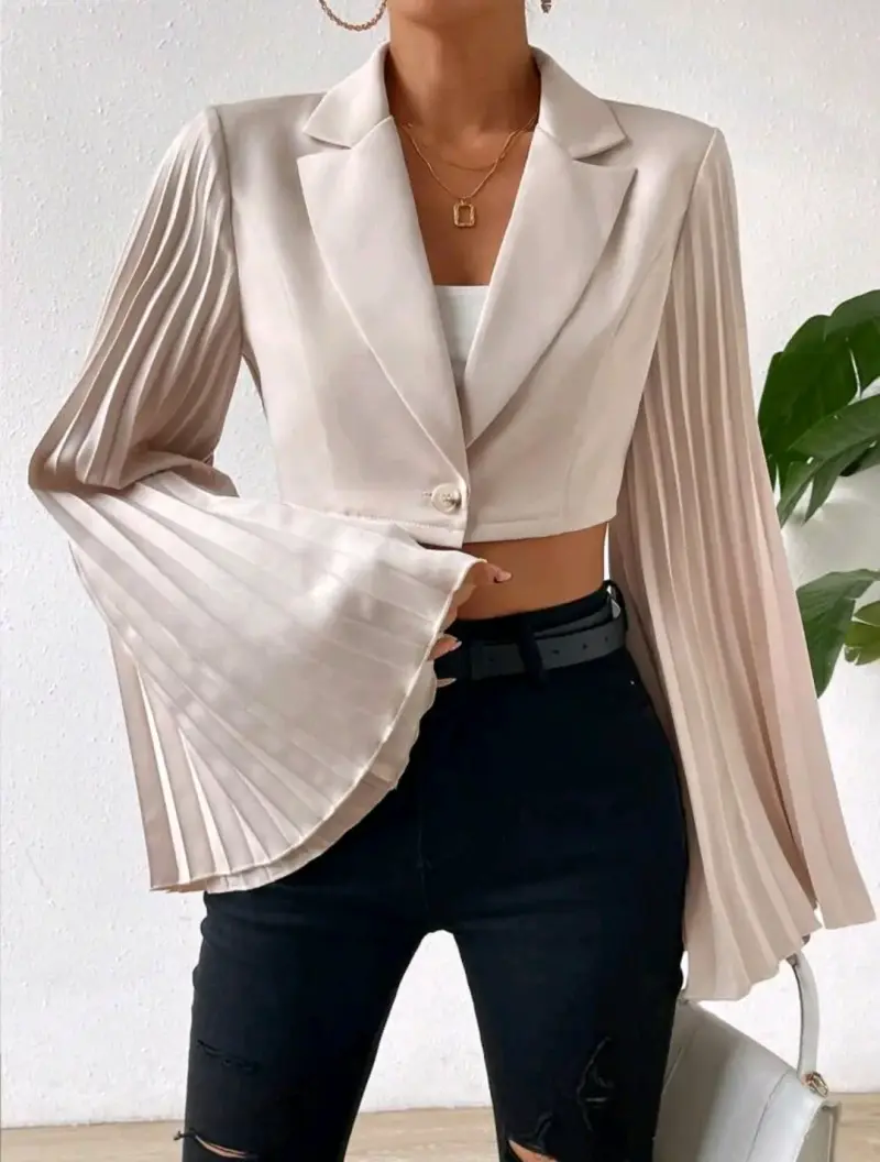 Blazer crop beige con mangas acampanadas - 2