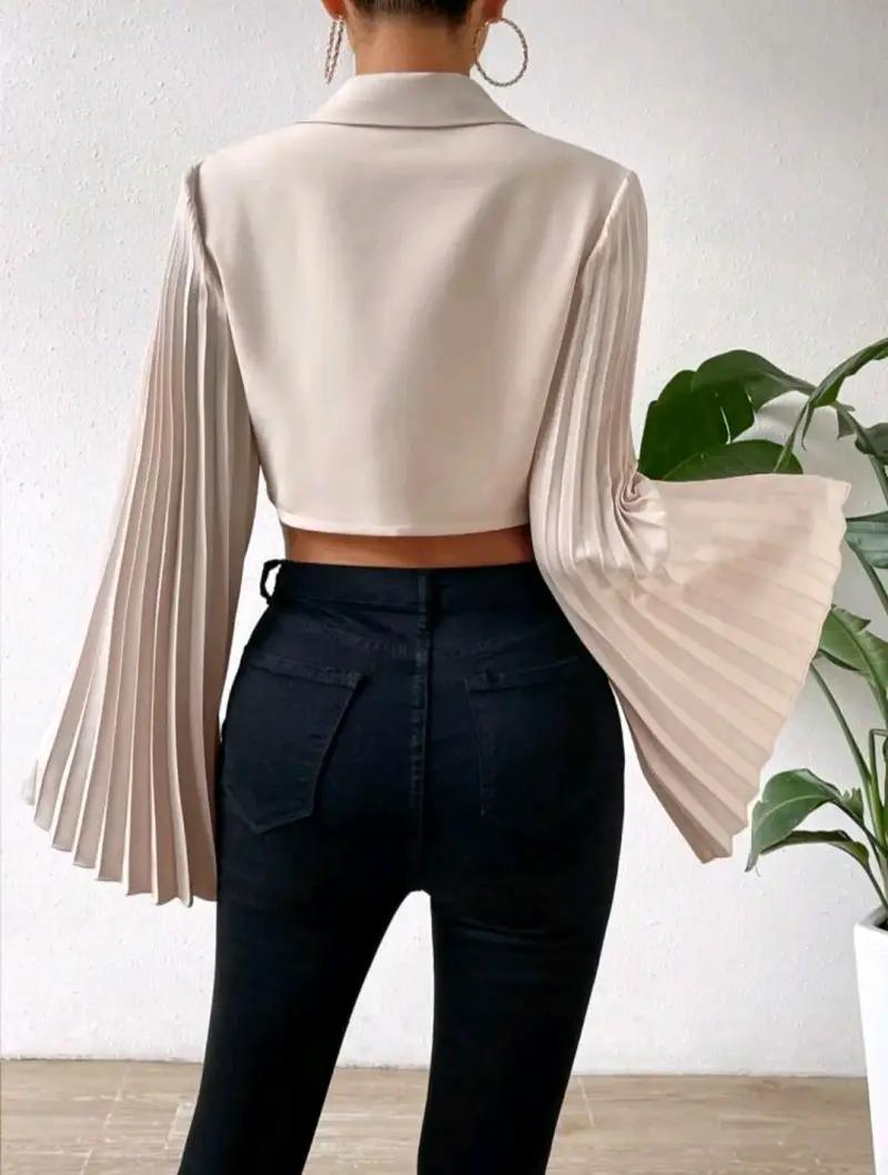 Blazer crop beige con mangas acampanadas - 3