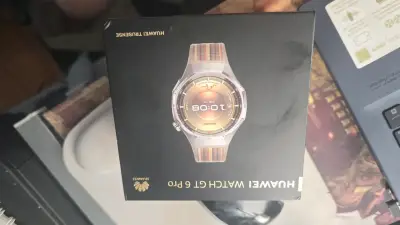 Huawei Watch GT 6 Pro con correa de cuero - miniatura 1