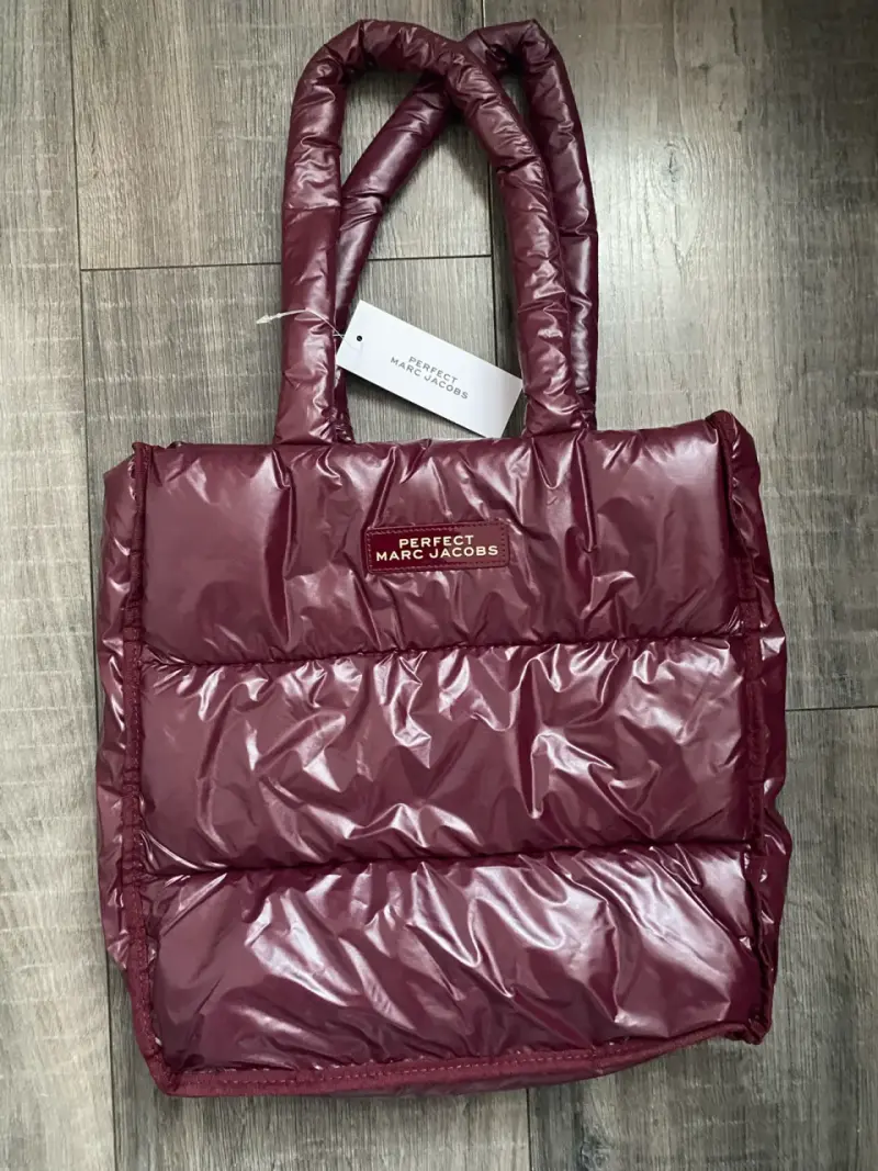 Bolso acolchado burdeos Marc Jacobs
