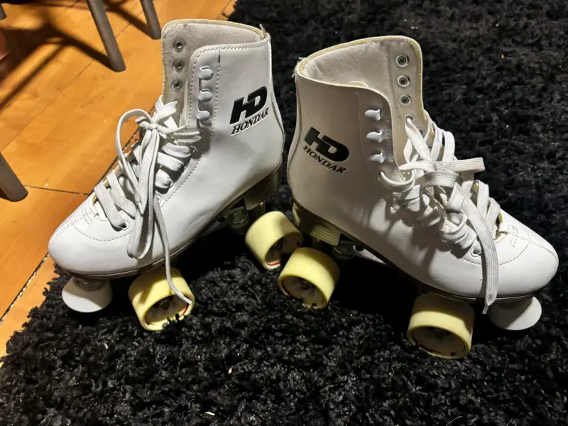 Patines de Cuatro Ruedas Blancos Hondar - 1