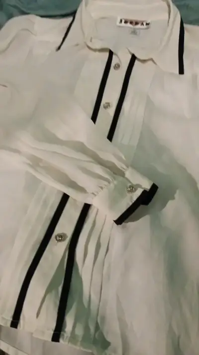 Blusa marfil Jordan con detalles negros - miniatura 2