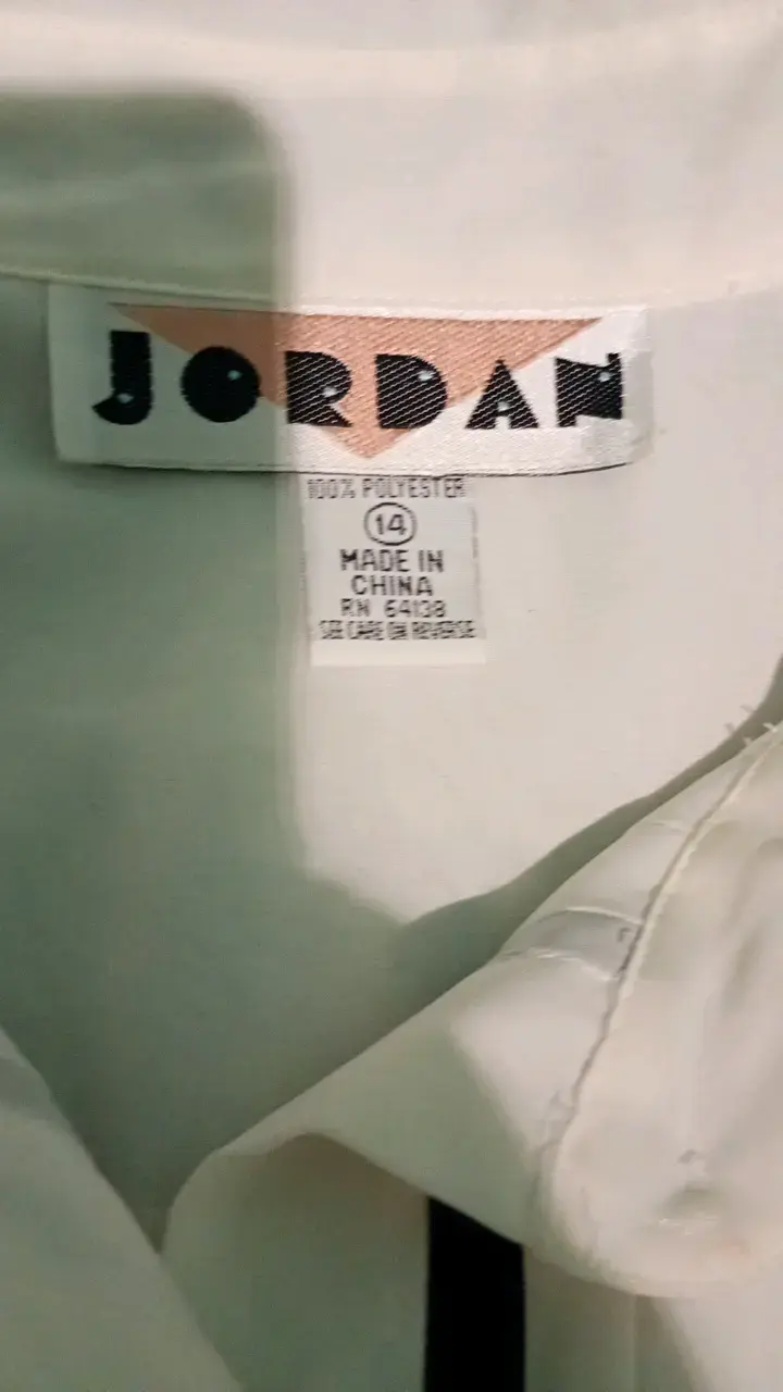 Blusa marfil Jordan con detalles negros - 4