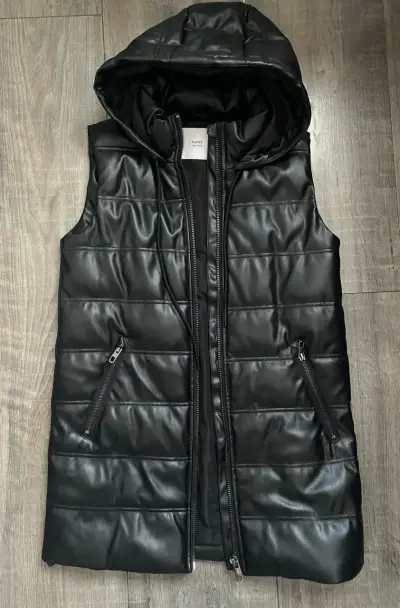 Chaleco acolchado sin mangas negro con capucha - miniatura 1