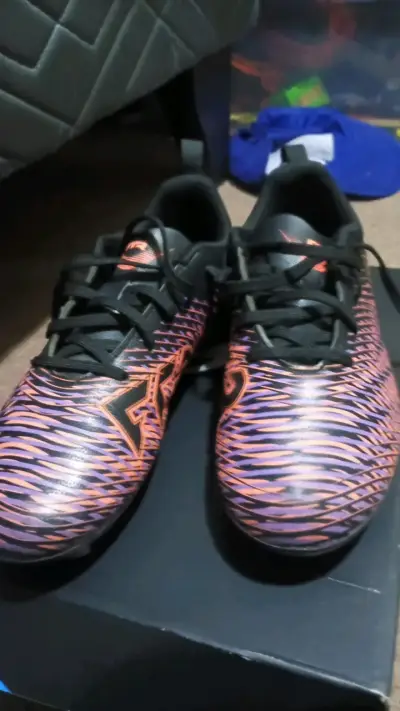 Chuteadores de fútbol Puma Future negras y naranja - miniatura 1
