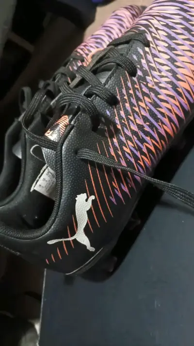 Chuteadores de fútbol Puma Future negras y naranja - miniatura 3