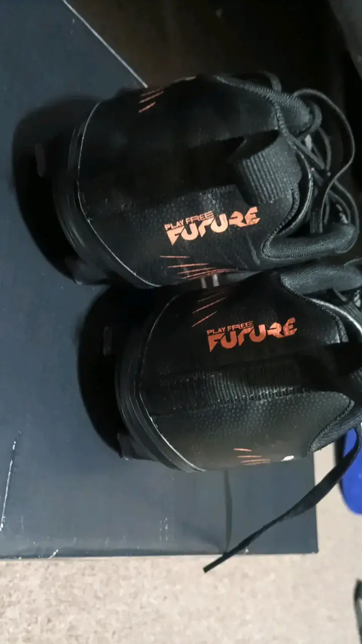 Chuteadores de fútbol Puma Future negras y naranja - 4