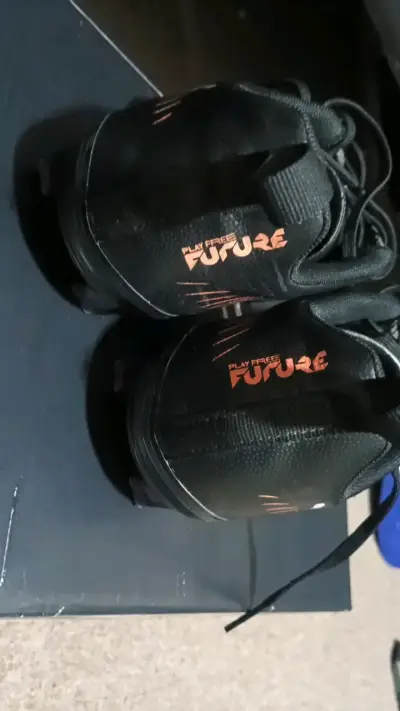 Chuteadores de fútbol Puma Future negras y naranja - miniatura 4