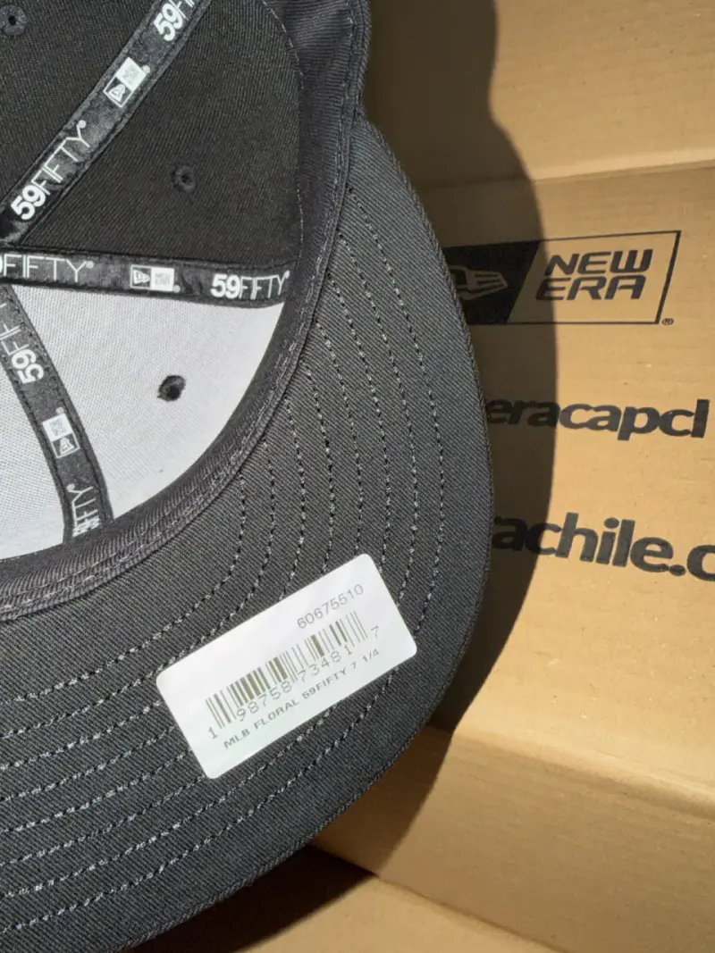 Gorra New Era NY con diseño floral bordado - 3
