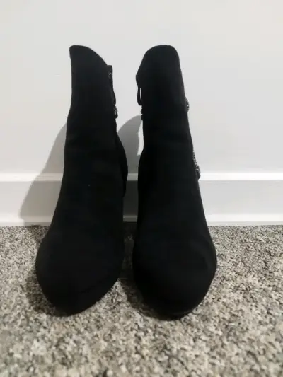 Botines de tacón alto negros con detalle de cordón - miniatura 2