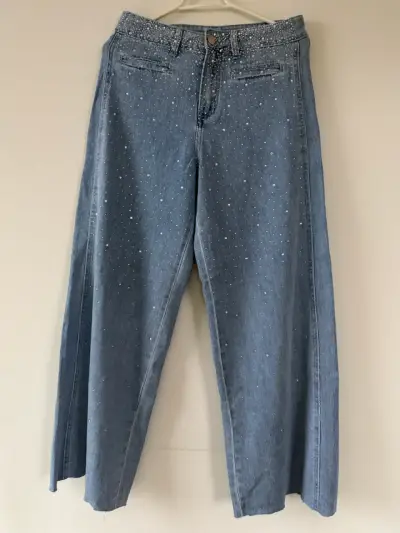 Jeans de mujer con detalles brillantes - miniatura 1