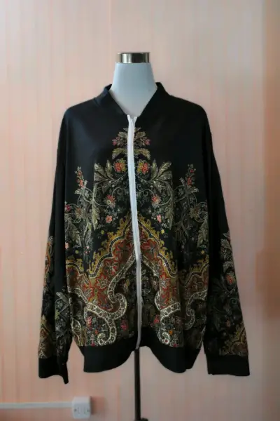 Chaqueta bomber azul oscuro con estampado floral - miniatura 1