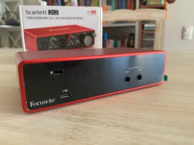 Interfaz de Audio USB Focusrite Scarlett 2i2 3ra G - miniatura 4