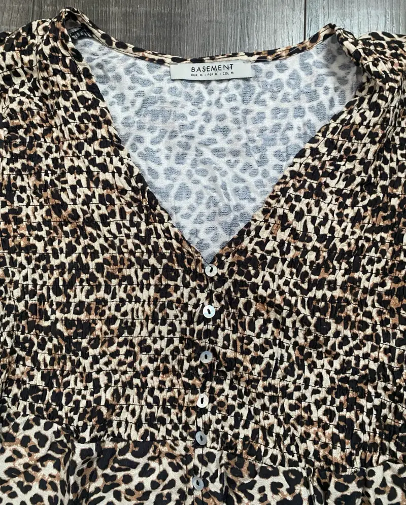 Blusa animal print Basement con botones - 2
