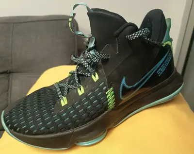 Zapatillas de básquetbol Nike LeBron Witness 5 - miniatura 1
