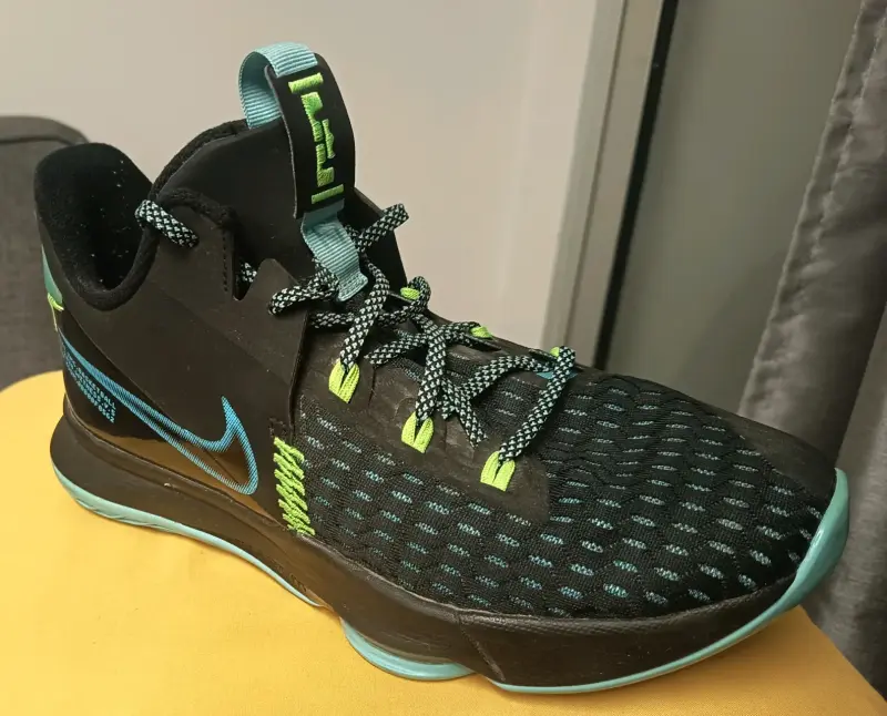 Zapatillas de básquetbol Nike LeBron Witness 5 - 4