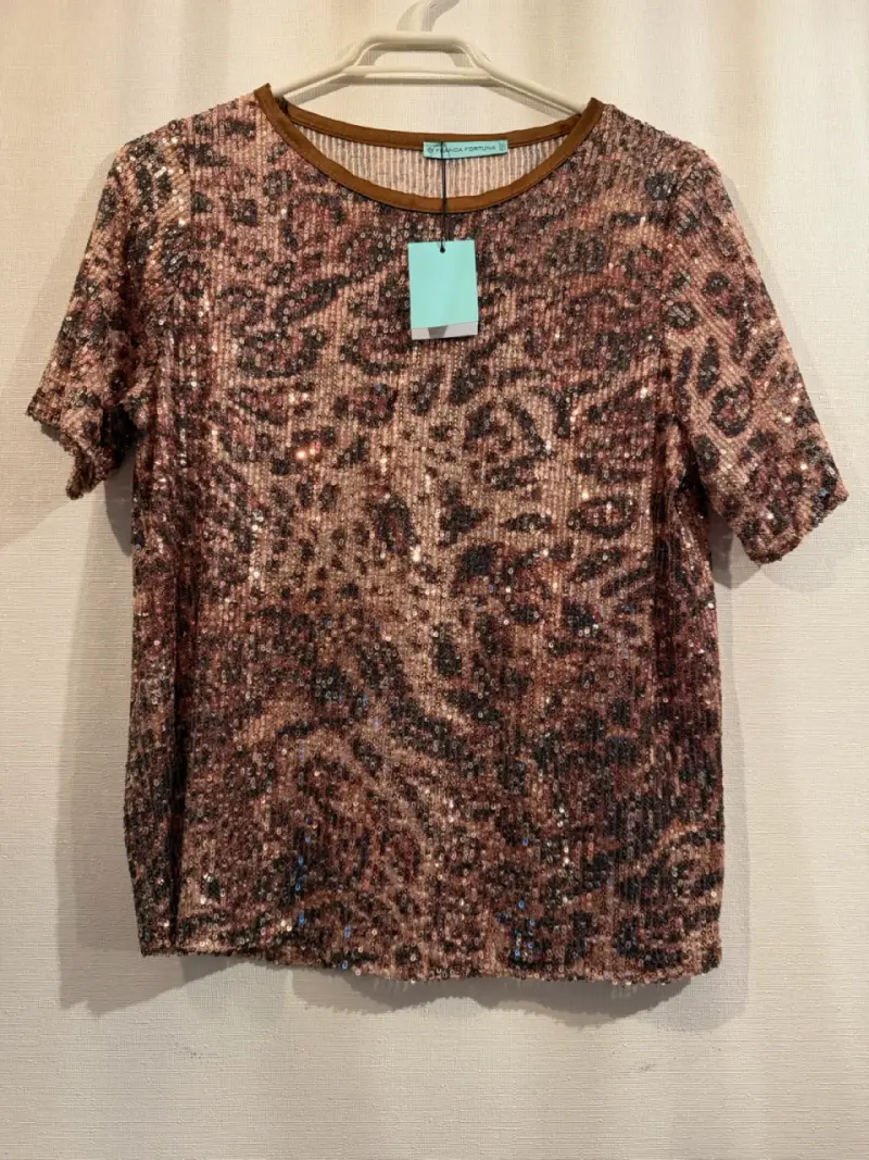 Polera de lentejuelas con estampado animal - 1