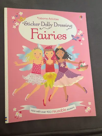 Libro de actividades Sticker Dolly Dressing - miniatura 1