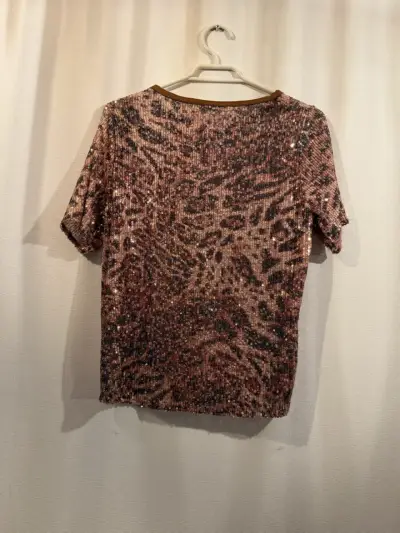 Polera de lentejuelas con estampado animal - miniatura 3