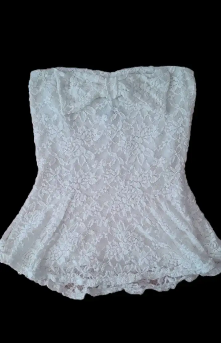Top de encaje blanco sin tirantes