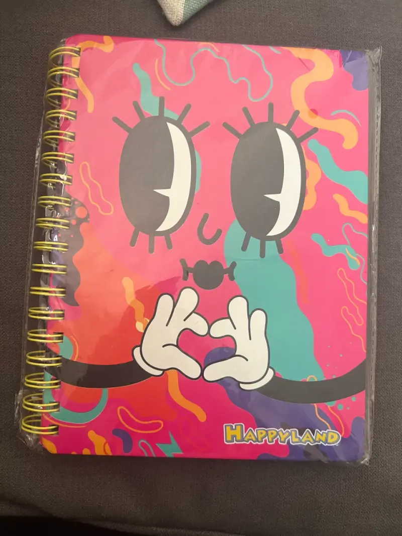 Cuaderno Happyland con diseño colorido - 1