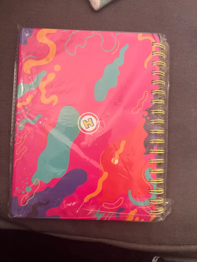 Cuaderno Happyland con diseño colorido - 2