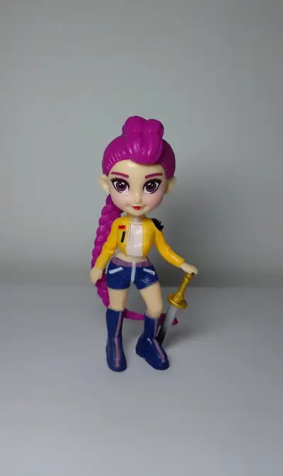 Set de 3 figuras Guerreras K-Pop - miniatura 4