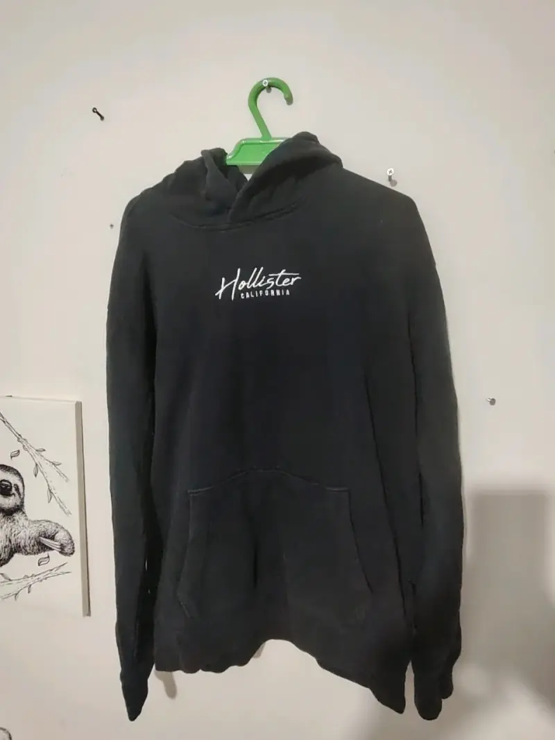 Polerón con capucha Hollister negro - 1