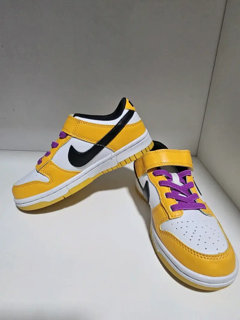 Zapatillas deportivas Nike para niños talla 32 - 1