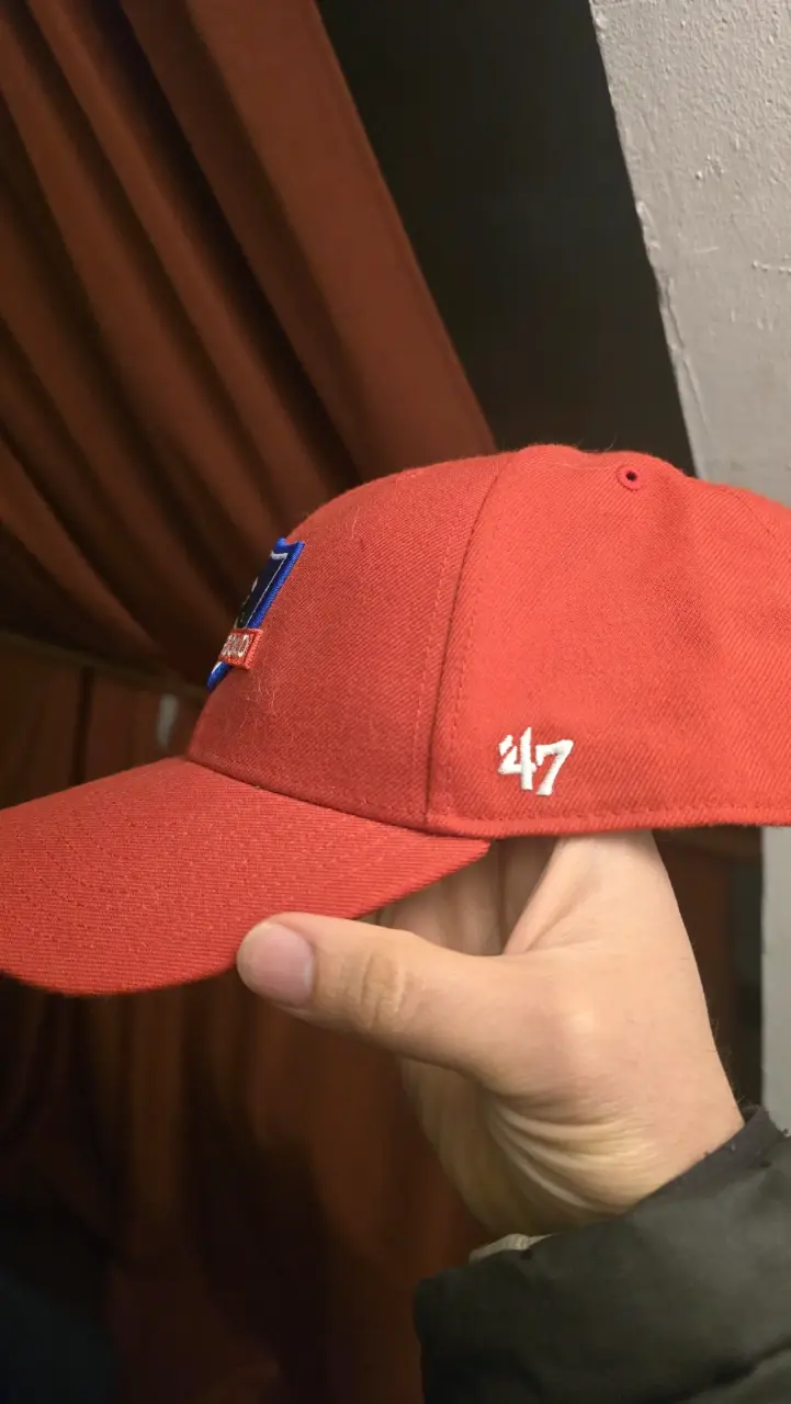 Gorra roja Colo-Colo con logo bordado - 2