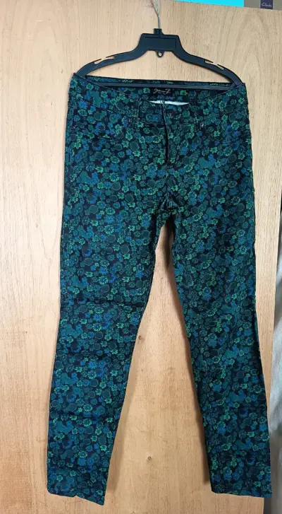 Pantalón estampado floral para mujer - miniatura 1