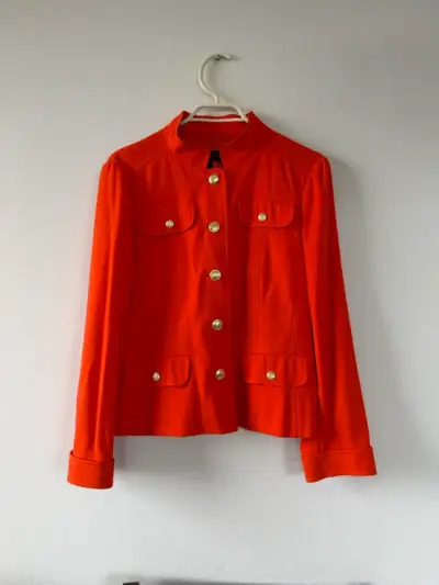 Chaqueta naranja con botones dorados para mujer - miniatura 1