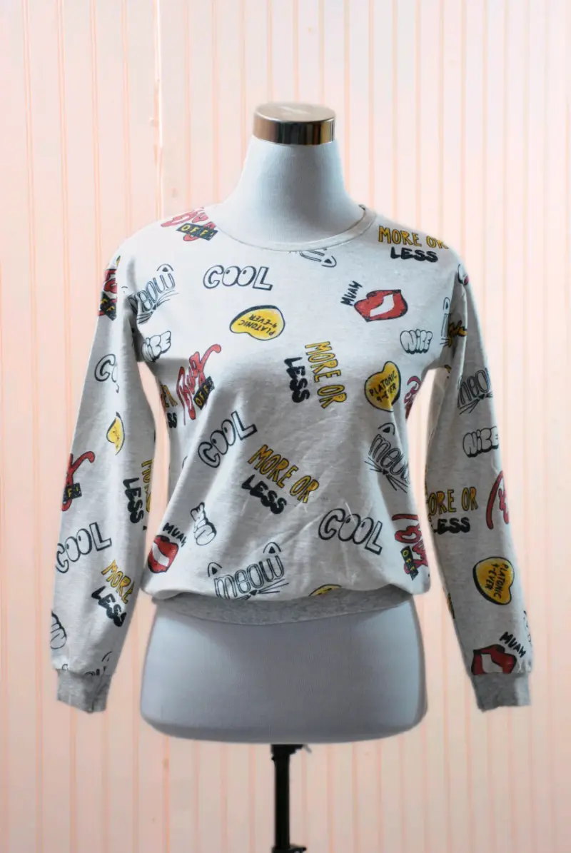 Polerón gris con estampado gráfico - 1