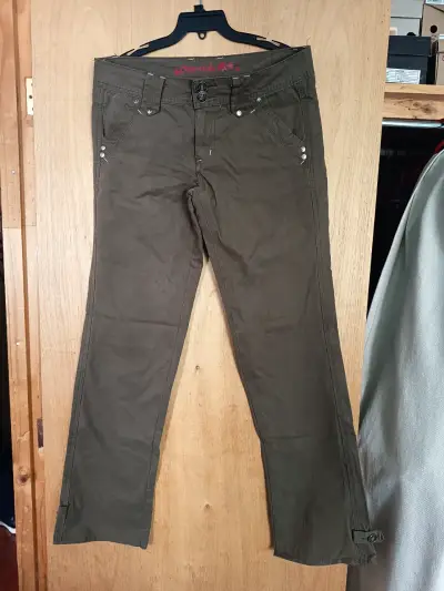 Pantalón cargo verde militar para mujer - miniatura 1