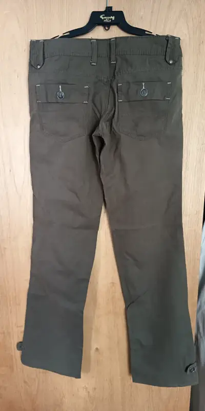 Pantalón cargo verde militar para mujer - miniatura 2